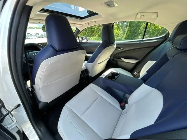 Used 2020 White Lexus 250h Base image 33