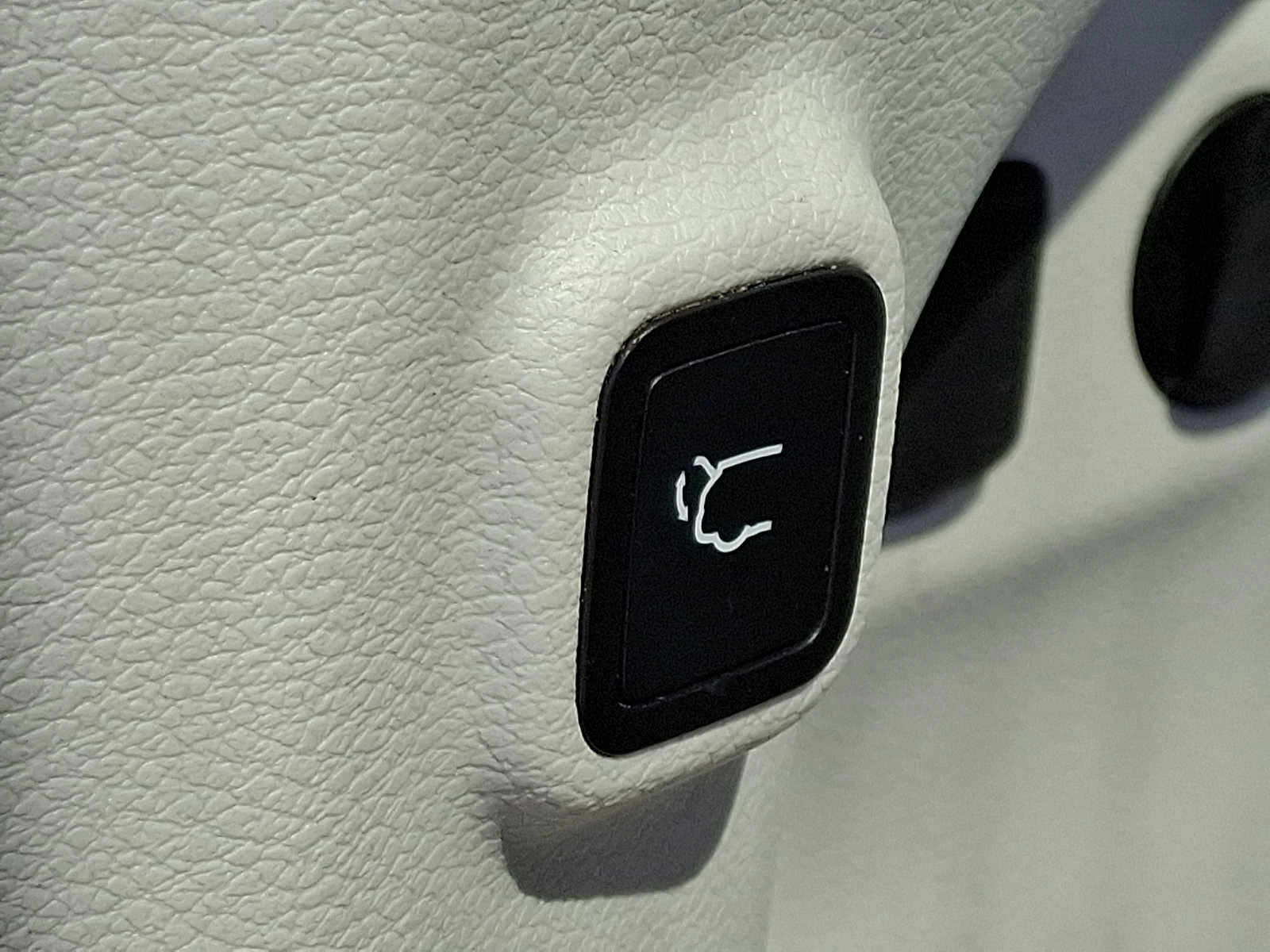 Used 2019 Granite Crystal Clearcoat Metallic Jeep Limited image 29