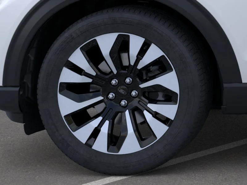 New 2026 Star White Metallic Tri-Coat Ford Platinum™ image 19