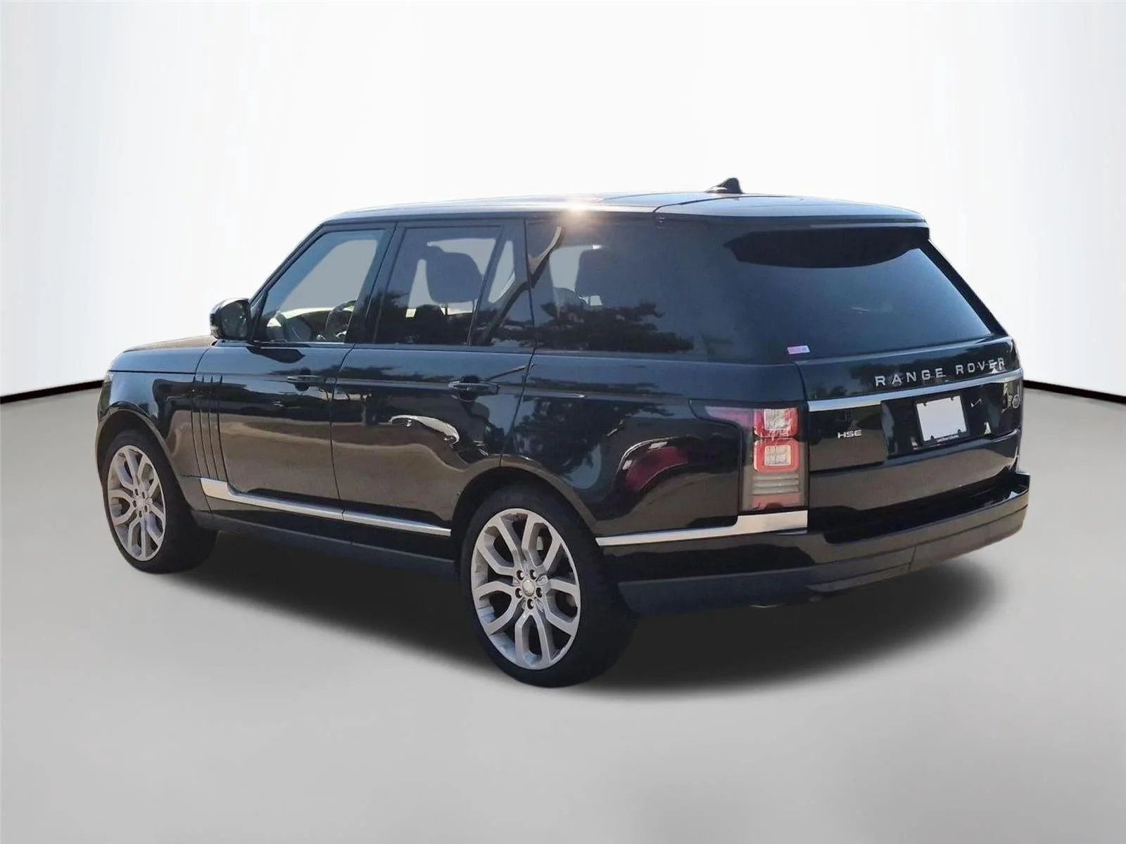Used 2016 Santorini Black Land Rover HSE image 3