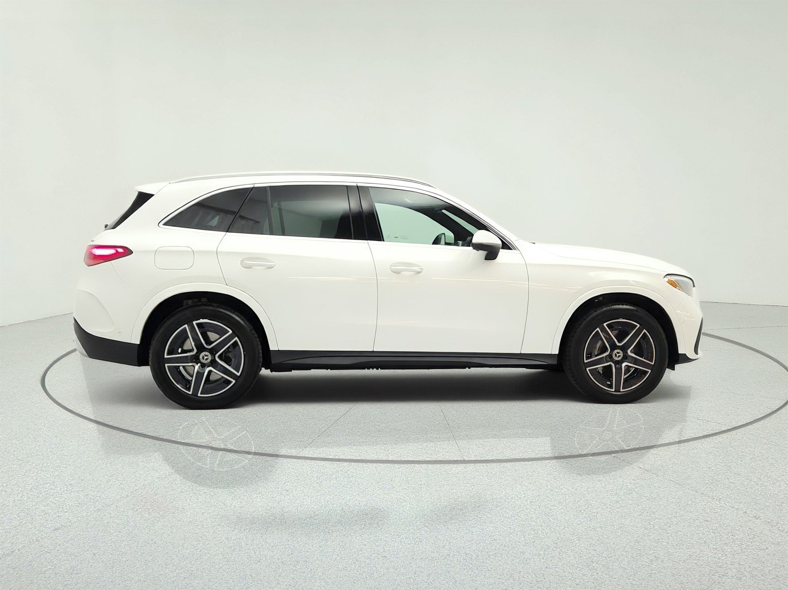Used 2025 Polar White Mercedes-Benz GLC 350e 4MATIC® SUV image 4