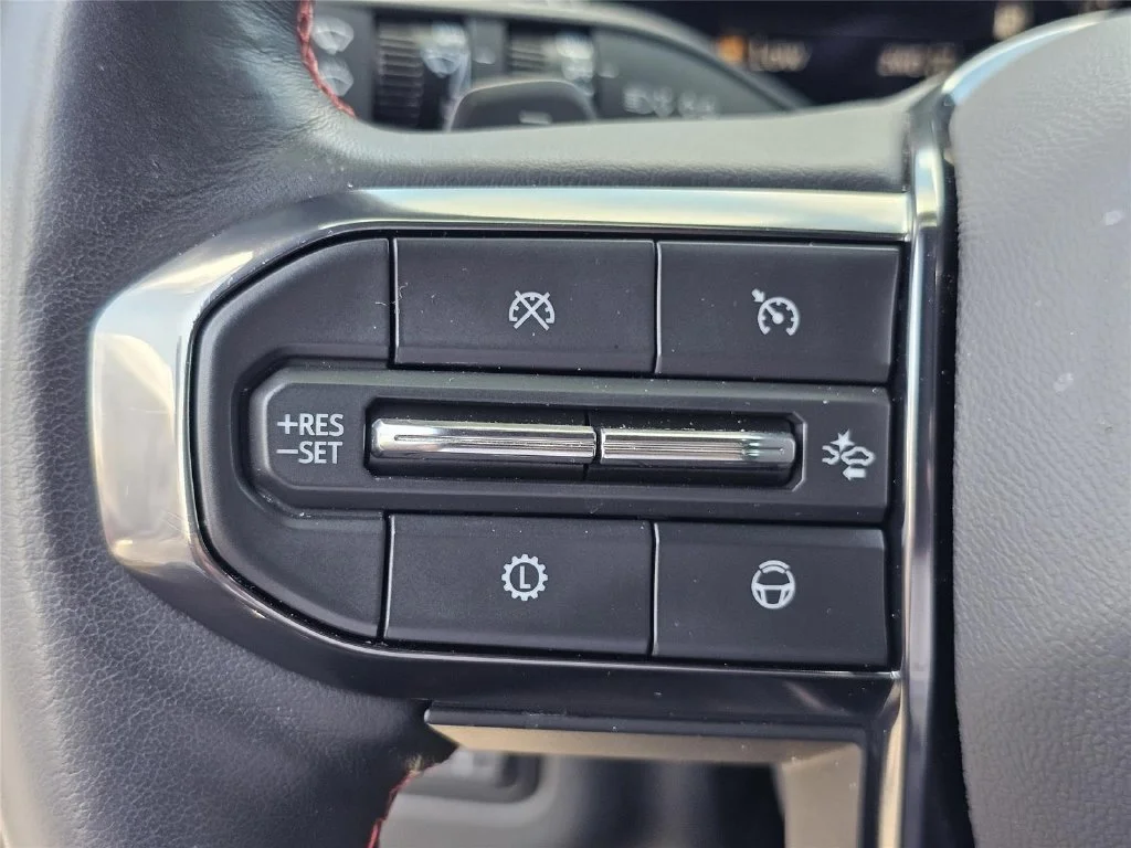 Used 2025 Onyx Black GMC AT4 Ultimate image 23