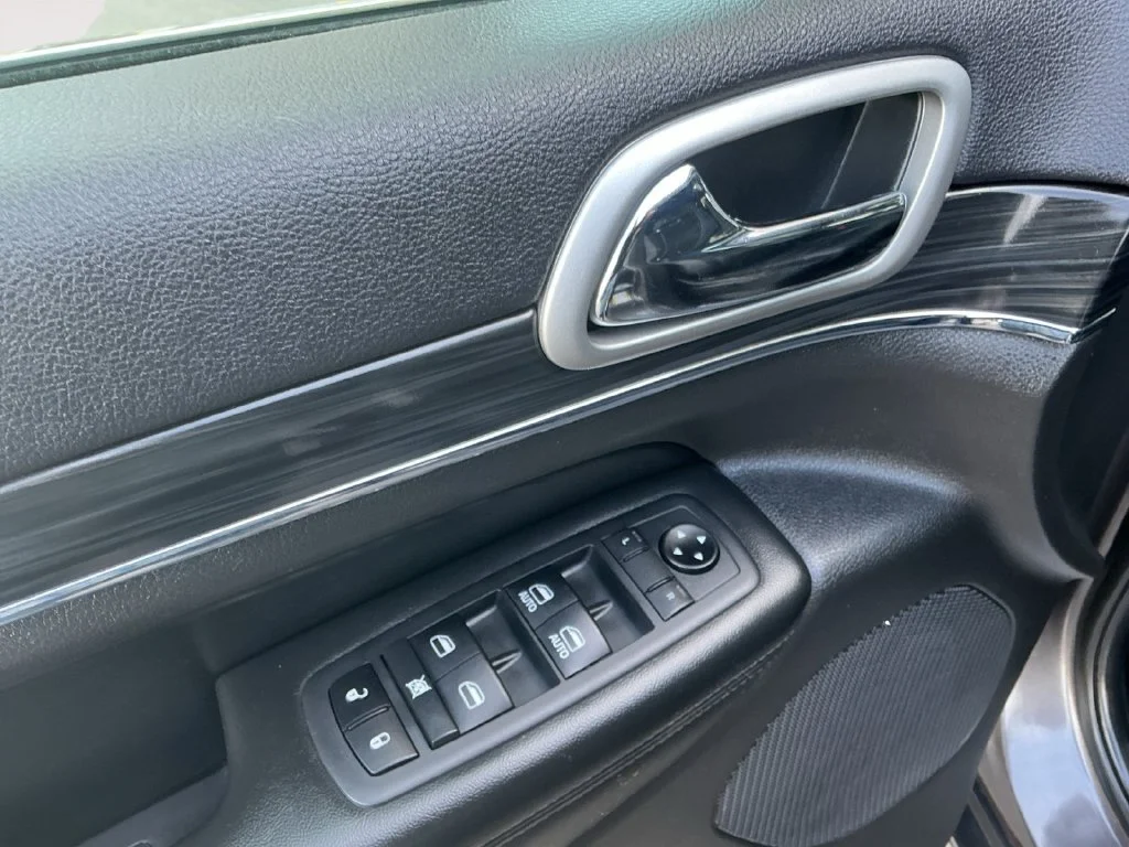 Used 2020 Gray Jeep Limited image 14
