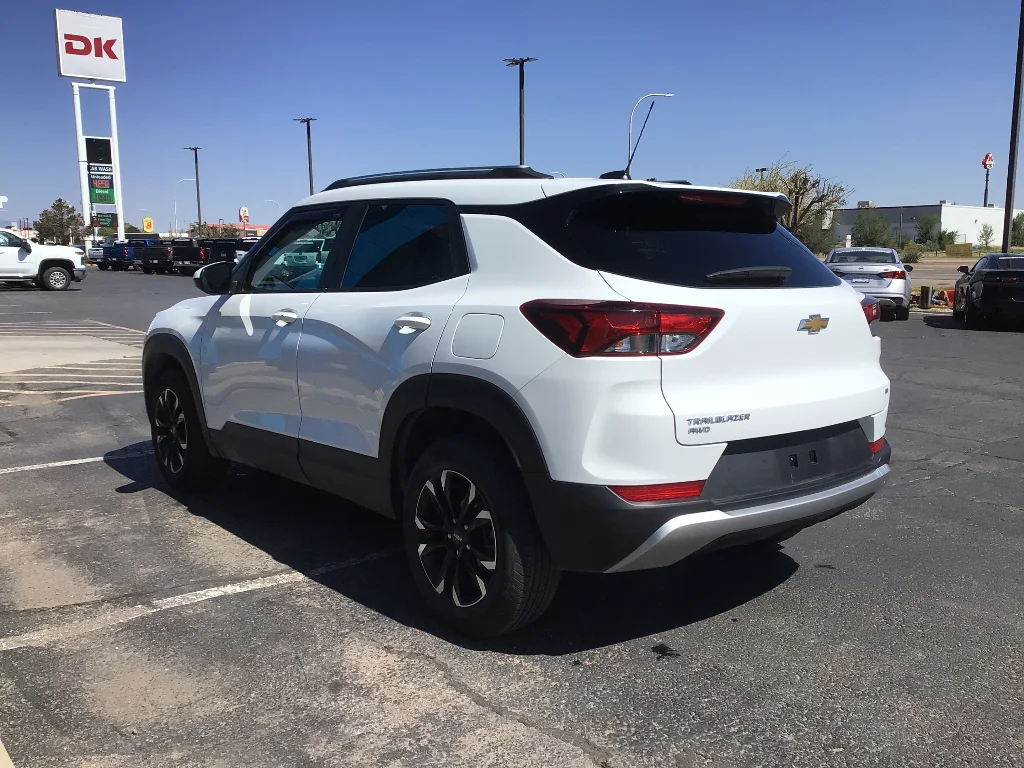 Used 2022 Summit White Chevrolet LT image 4