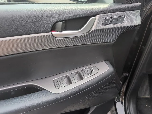 Used 2020 Black Hyundai SEL image 18