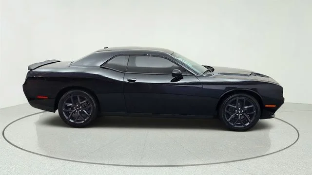 Used 2019 Black Dodge SXT image 15