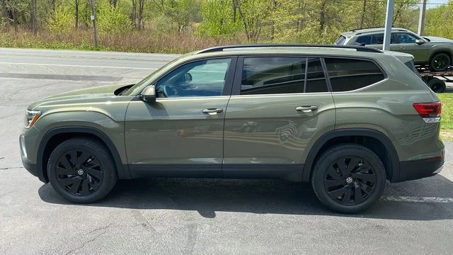 New 2026 Green Volkswagen 2.0T SE w/Technology image 8