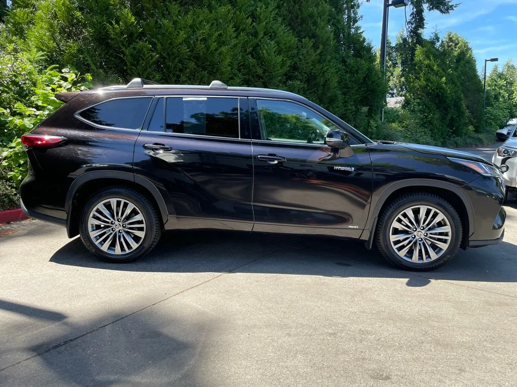 Used 2020 Amber Toyota Platinum image 3