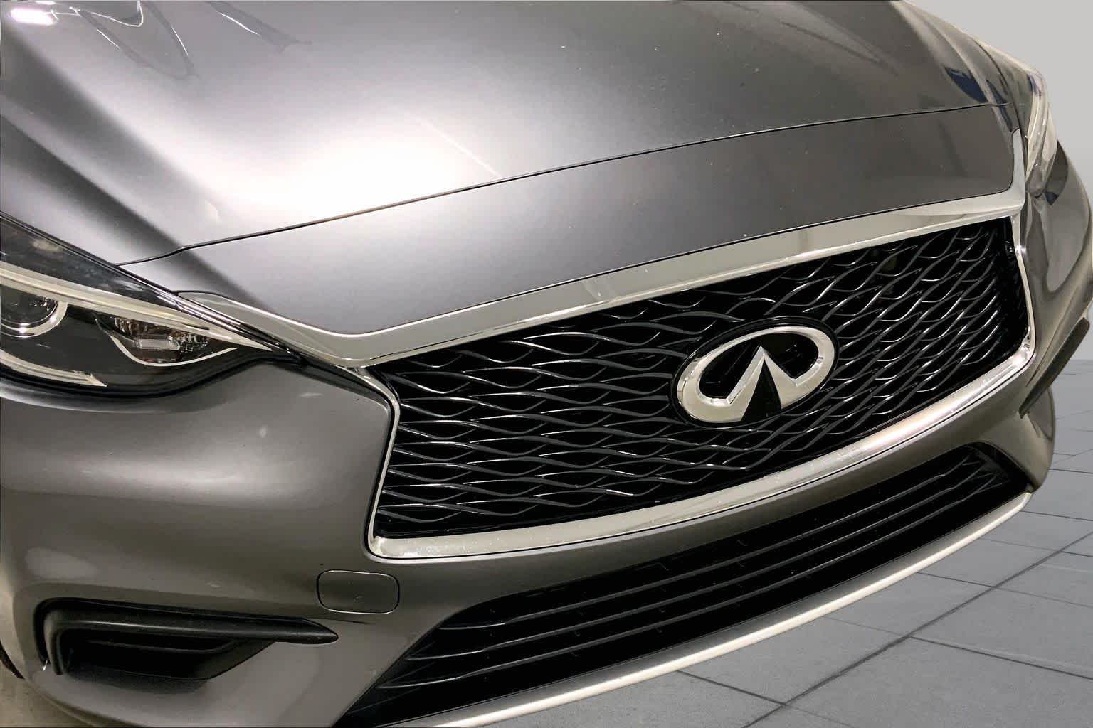 Used 2017 Graphite Shadow INFINITI Luxury image 32