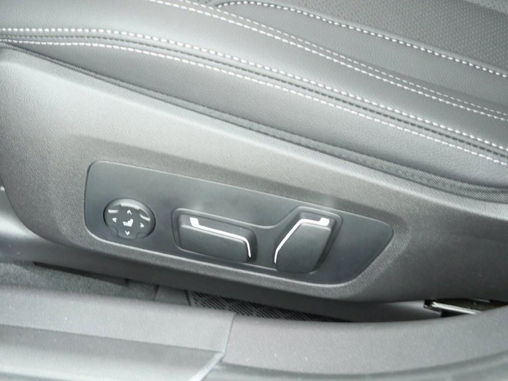 New 2026 Black Sapphire Metallic BMW 330i xDrive image 37