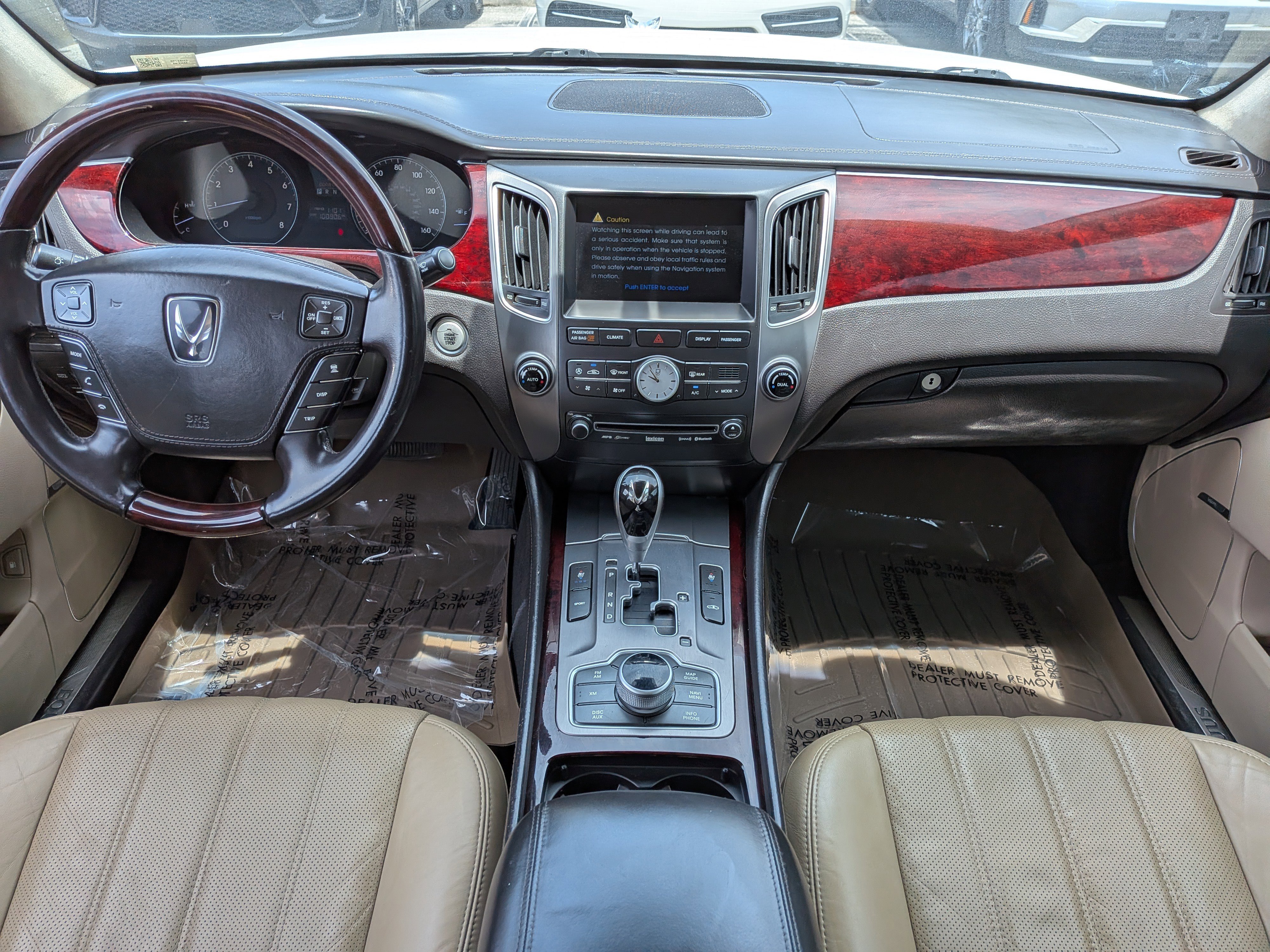 Used 2012 White Satin Pearl Hyundai Signature image 16