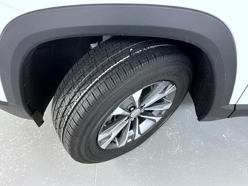 New 2027 Summit White Chevrolet LT image 23
