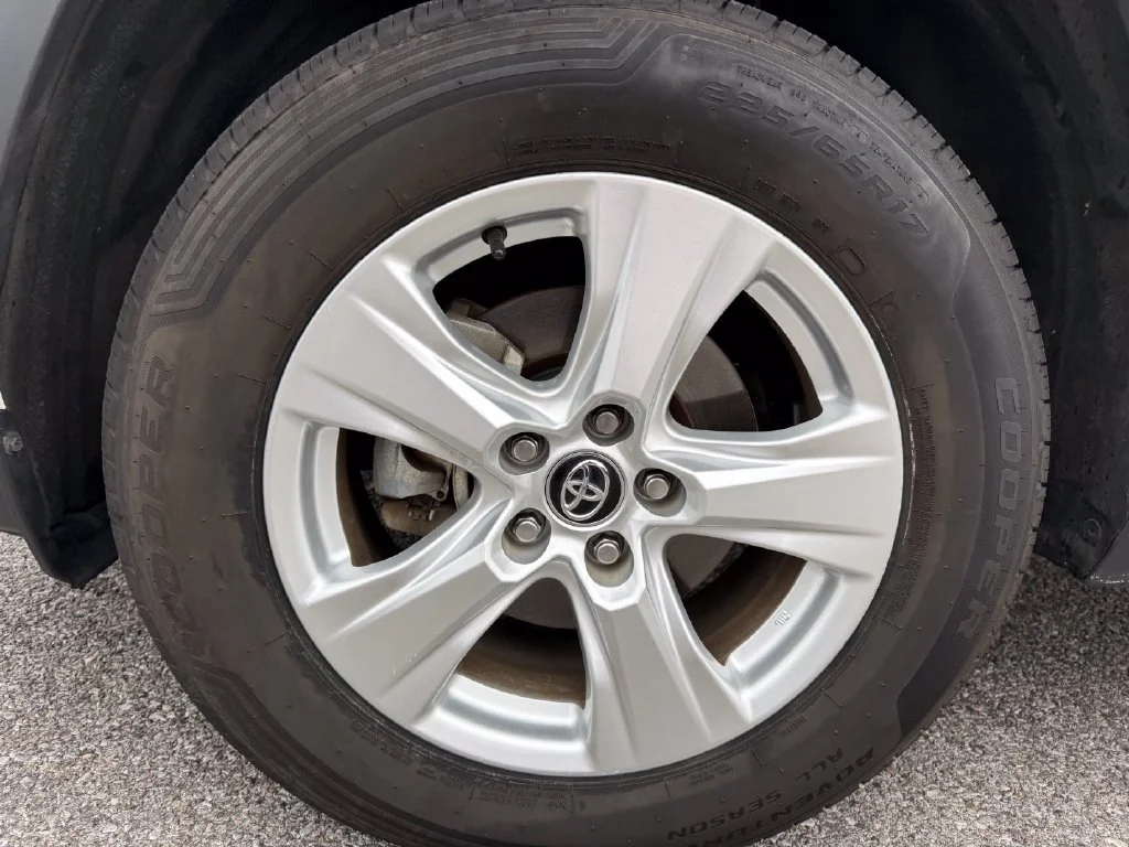 Used 2020 White Toyota XLE image 24