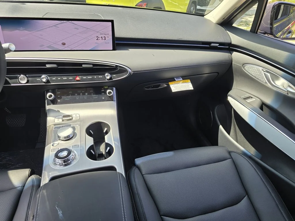New 2026 Silver Genesis 2.5T Advanced image 9