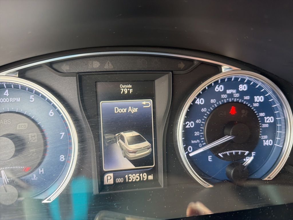 Used 2016 White Toyota XLE image 4