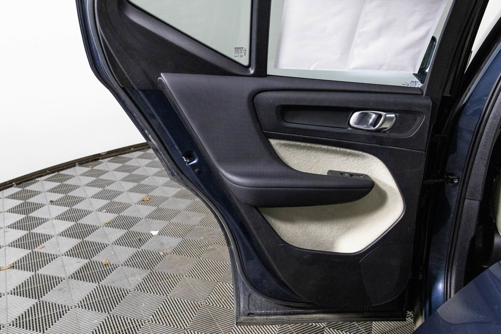 2021 VOLVO XC40 - Image 33