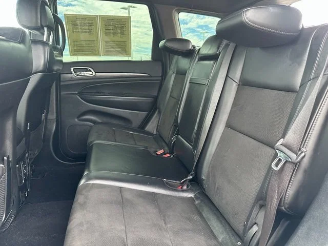 Used 2020  Jeep Altitude image 22