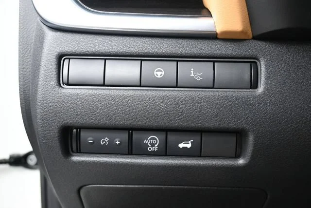 Used 2023 Pearl White Trico Nissan Platinum image 13
