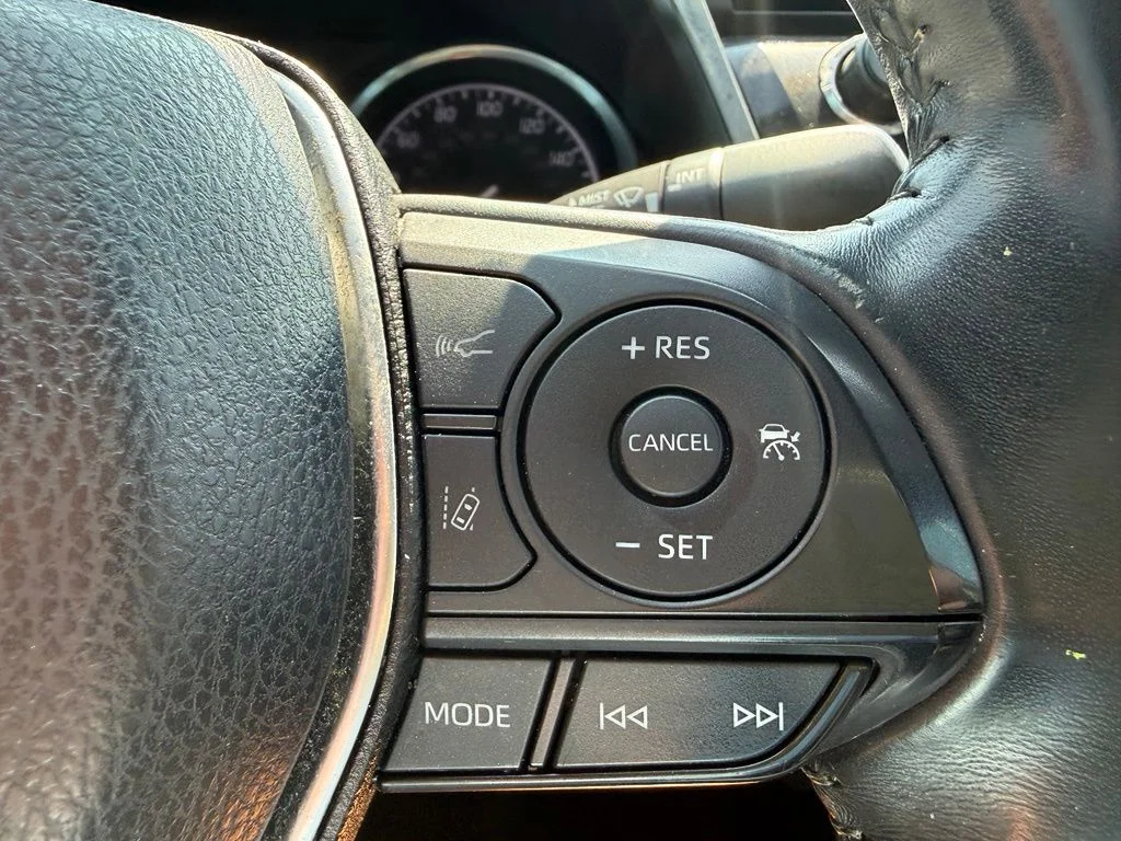 Used 2018 Gray Toyota SE image 15
