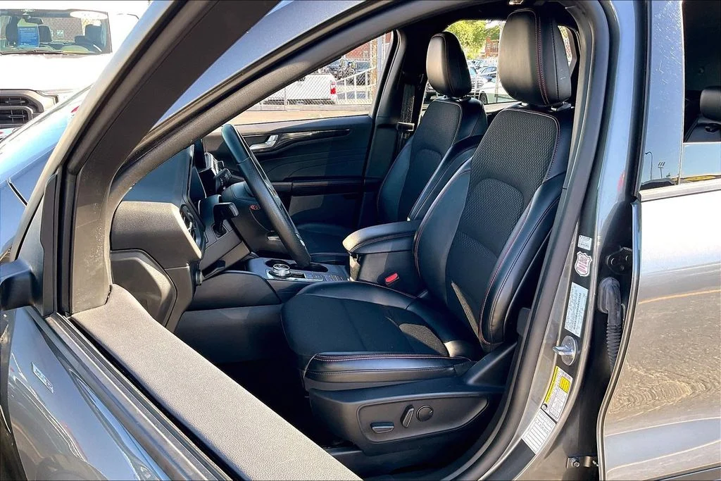 Used 2025 Gray Ford ST-Line image 24