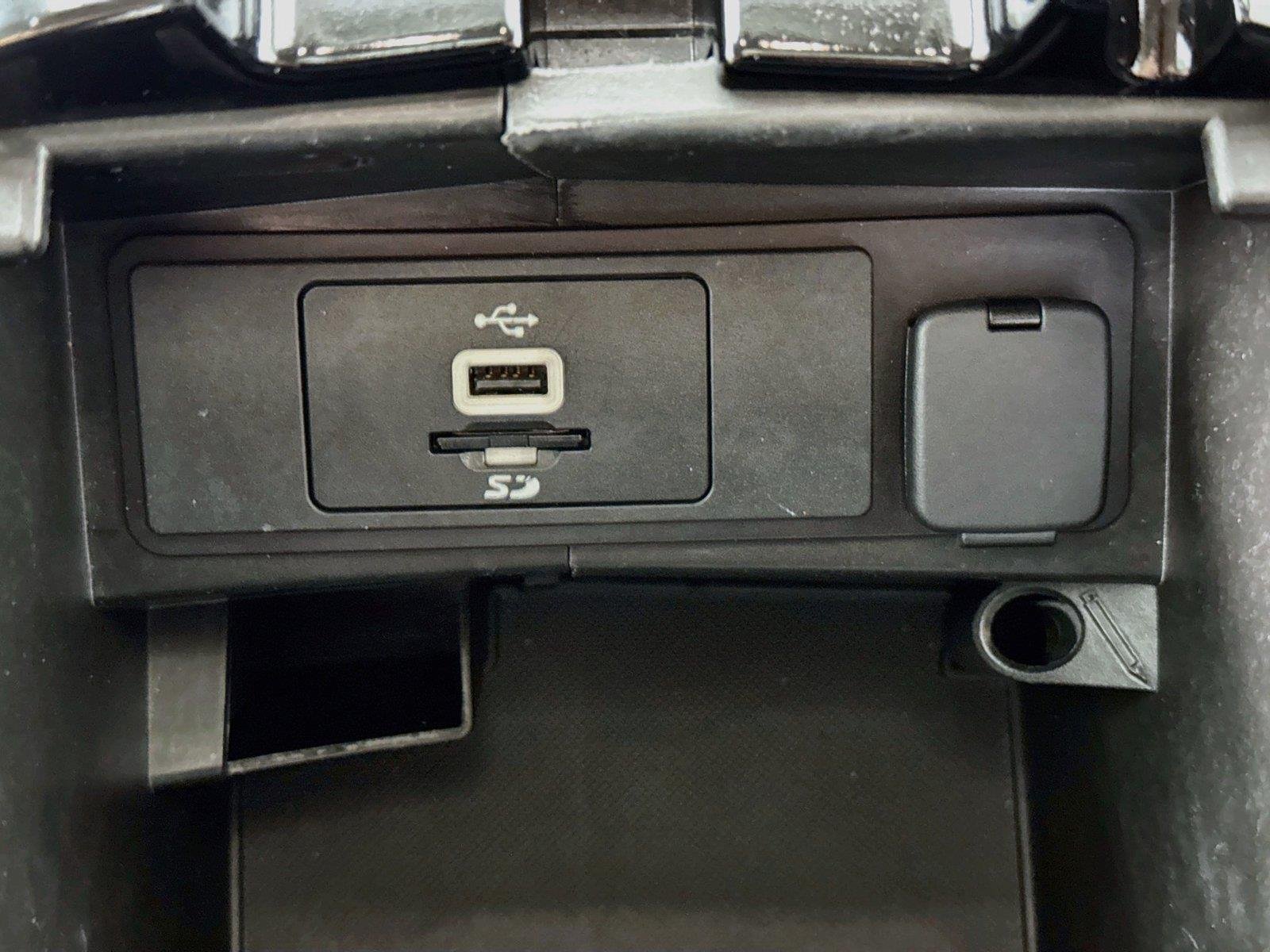 Used 2016 Deep Impact Blue Ford SE image 34