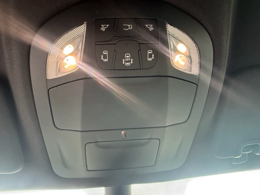 Used 2025 Diamond Black Crystal Pearlcoat Chrysler Select image 18