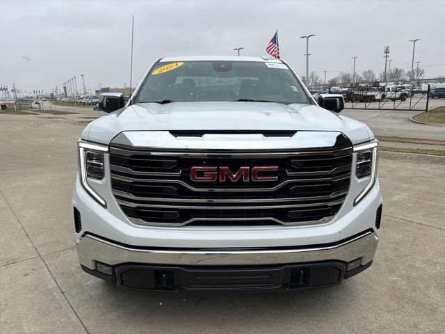 Used 2024 White GMC SLT image 5