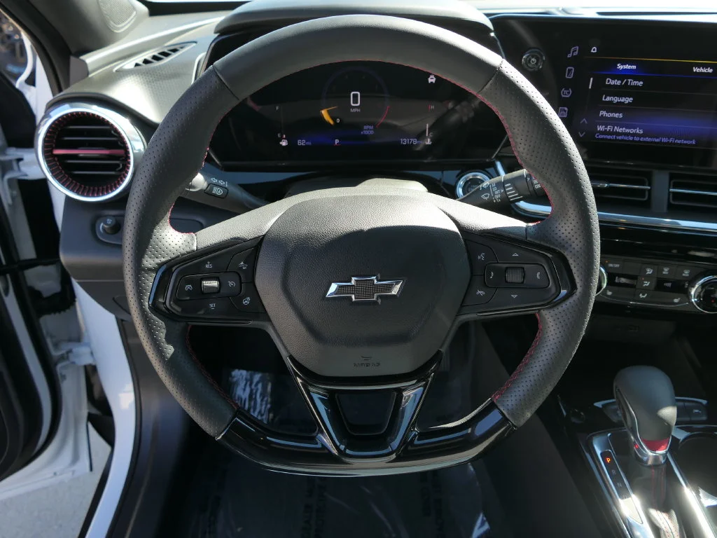 Used 2025 Summit White Chevrolet 2RS image 16