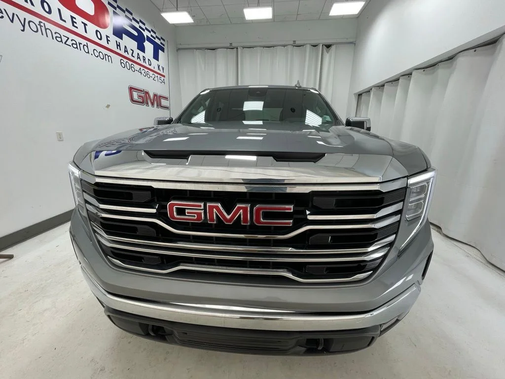 Used 2023 Silver GMC SLT image 2