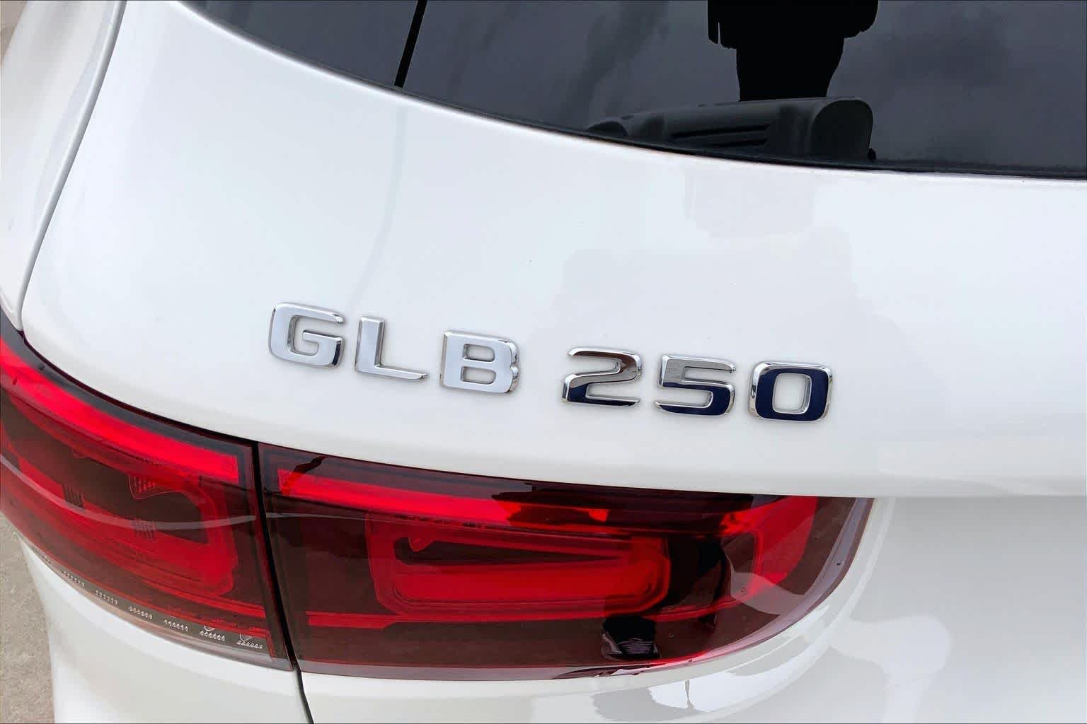 Used 2023 Polar White Mercedes-Benz GLB 250 image 10