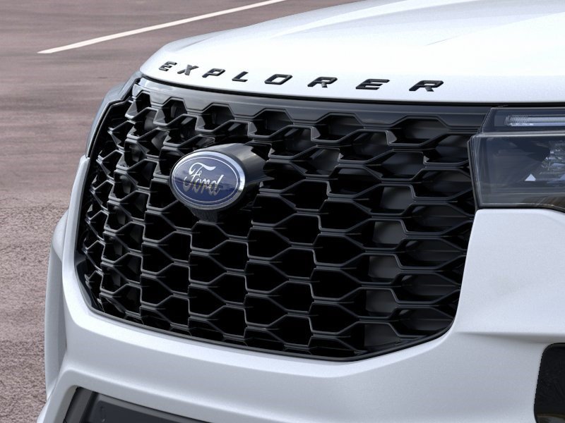 New 2026 Star White Metallic Tri-Coat Ford ST-Line image 17