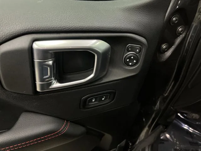 Used 2021 Crystal Metallic Jeep Unlimited Rubicon image 28