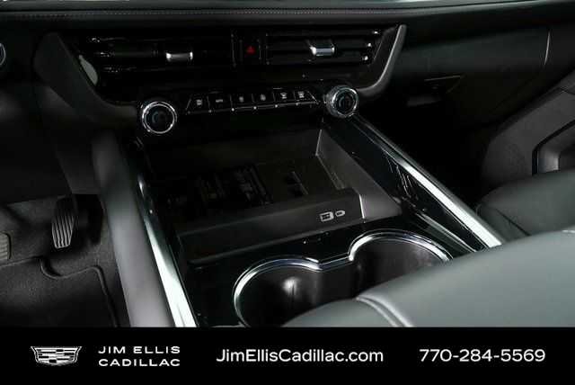 Used 2025 Summit White Chevrolet LT image 17