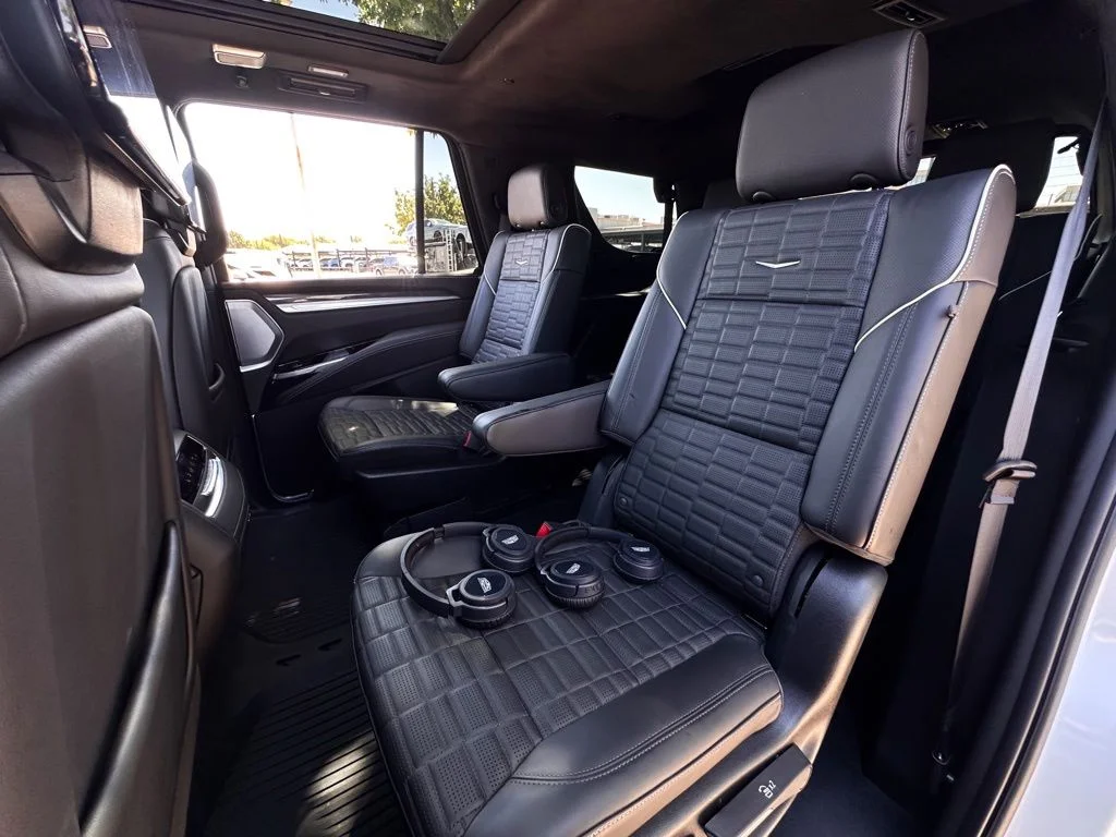 Used 2025 White Cadillac V-Series image 22