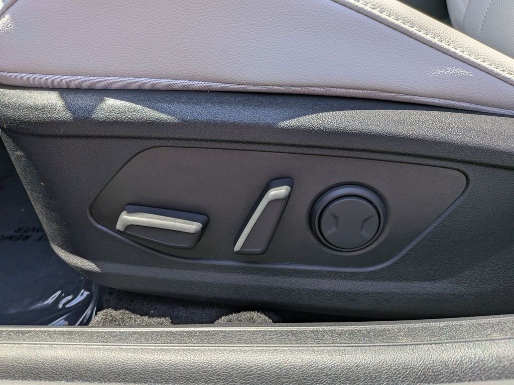 2026 Hyundai Elantra Limited - Photo 16
