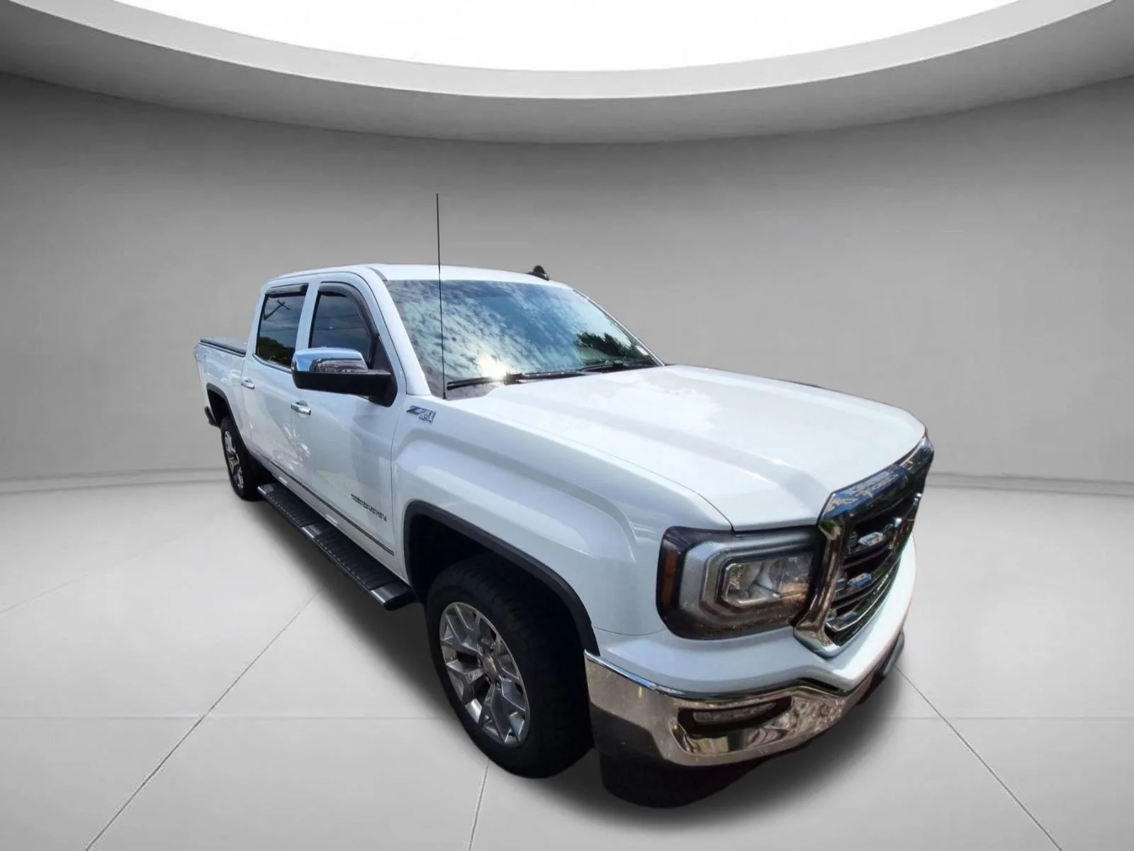 Used 2018 Summit White GMC SLT image 3