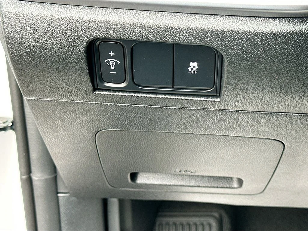 New 2026 Glacial White Pearl Kia LX image 10