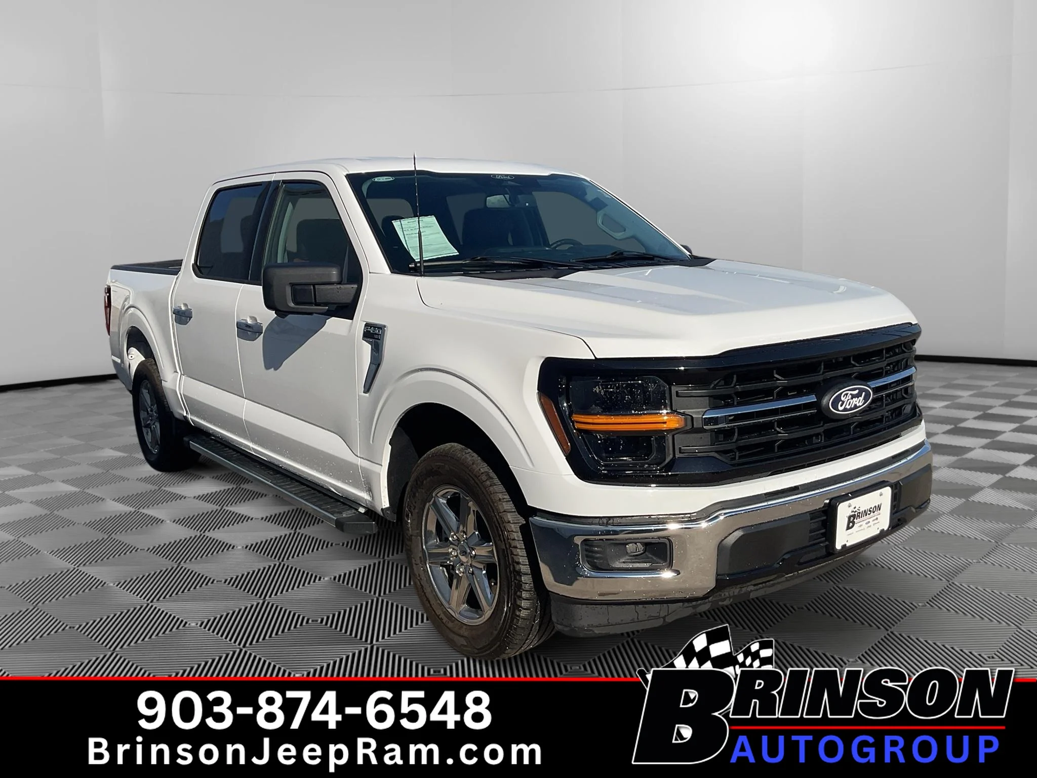 Used 2024 Oxford White Ford XLT image 3