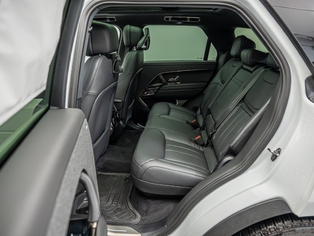 New 2026 Fuji White Land Rover Dynamic SE image 30