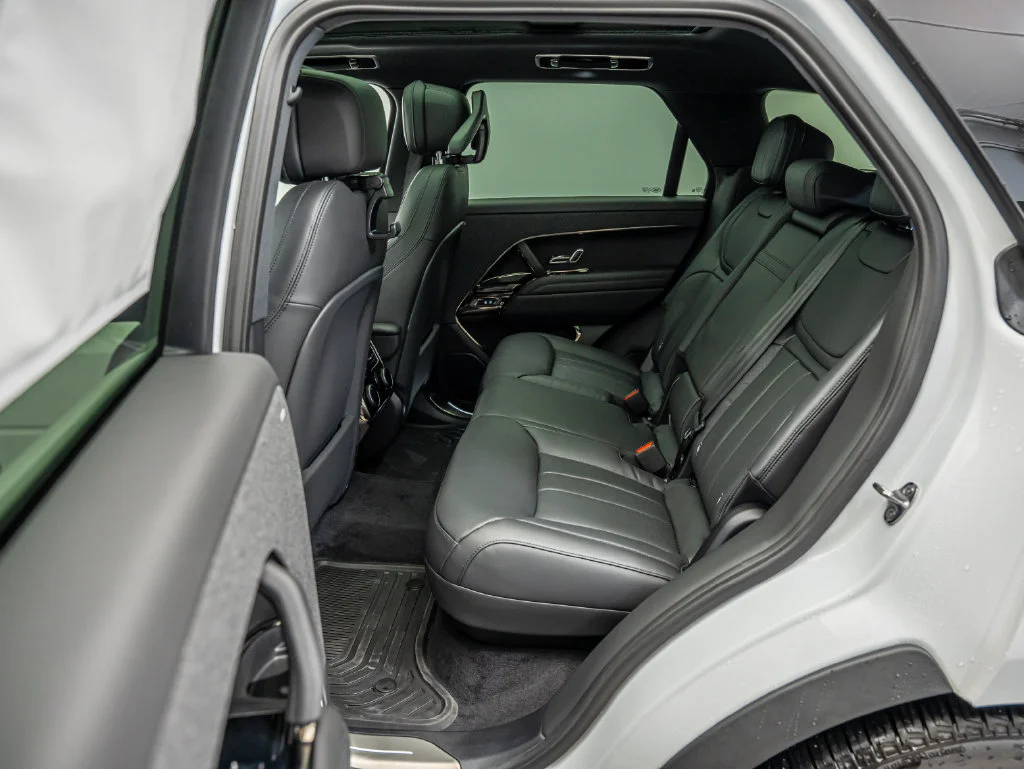 New 2026 Fuji White Land Rover Dynamic SE image 30