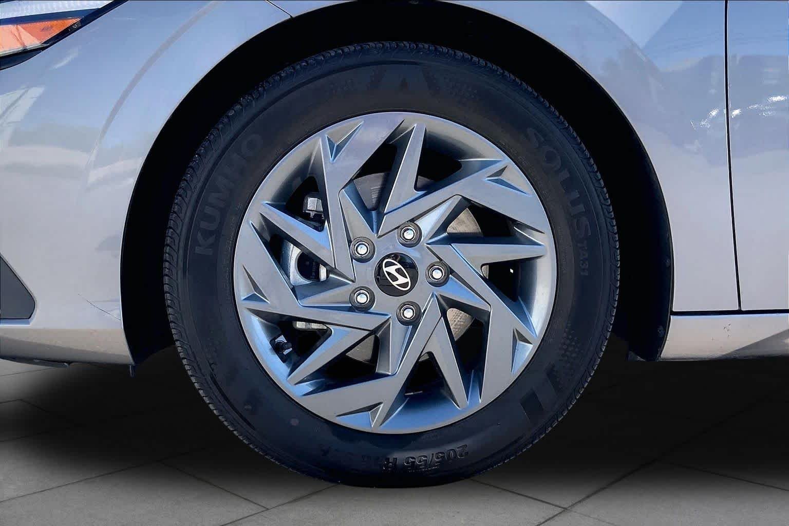 Used 2024 Fluid Metal Hyundai SEL image 9