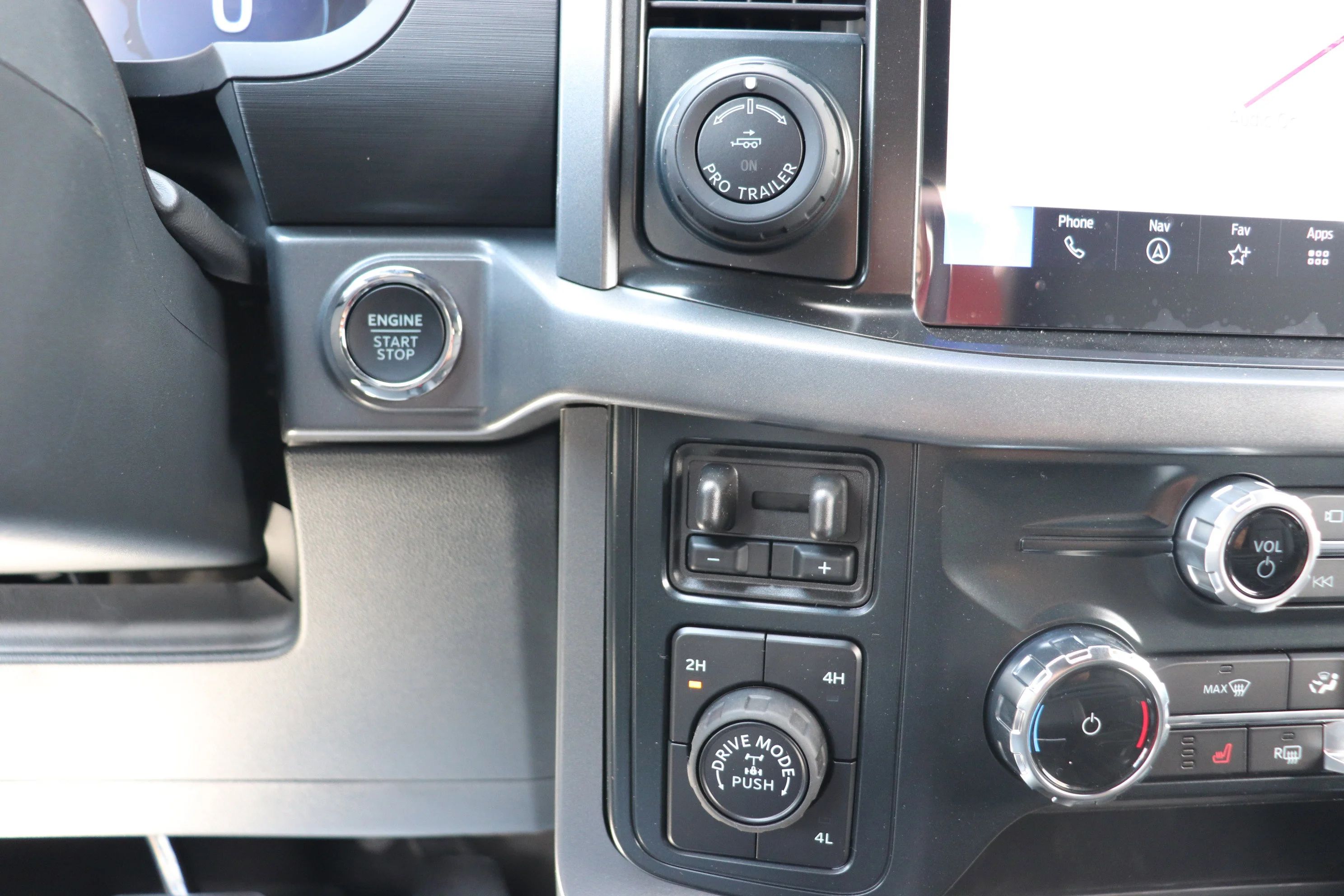 New 2026 OXFORD WHITE Ford XLT image 14