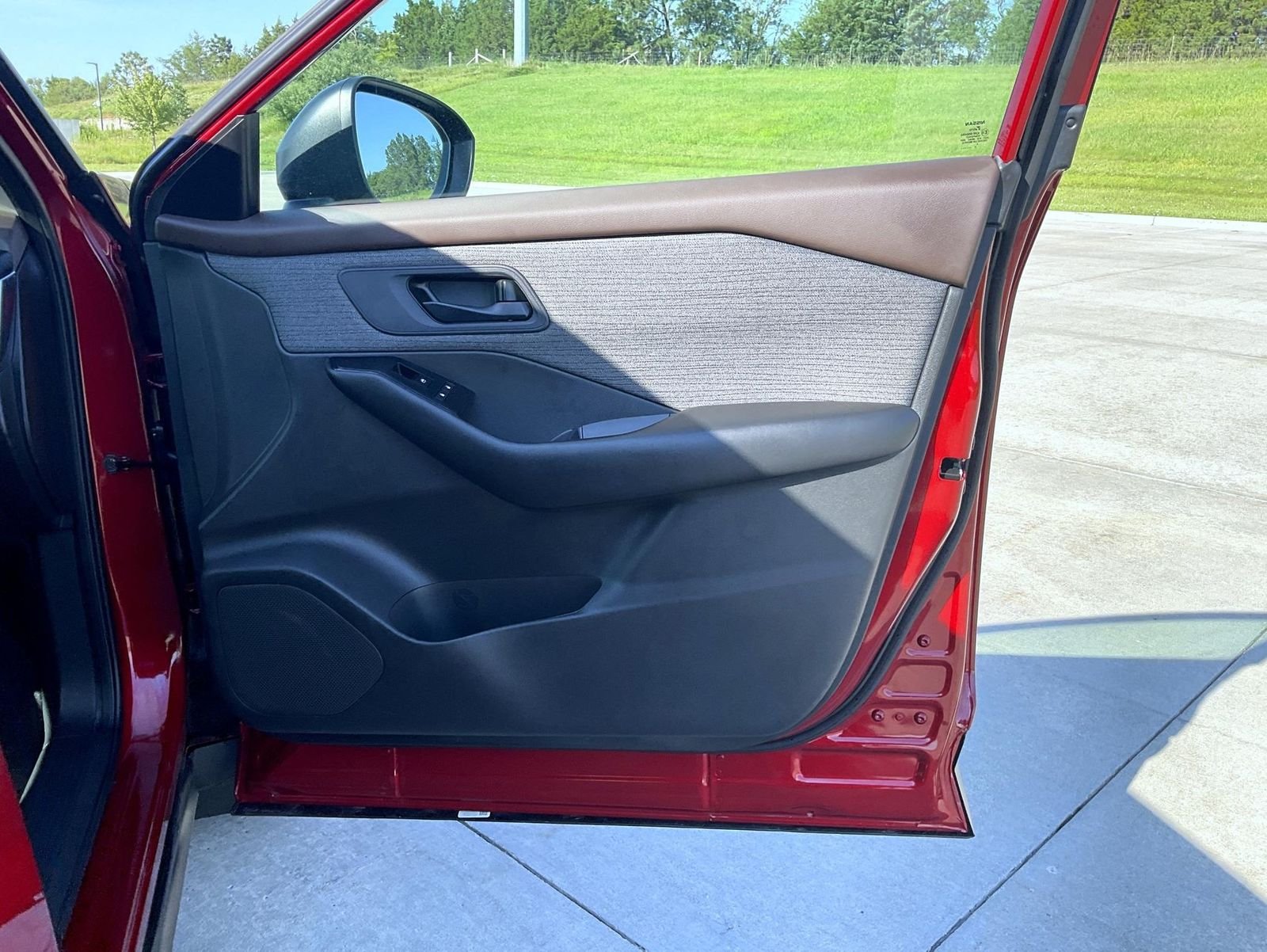 Used 2023 Red Nissan S image 17