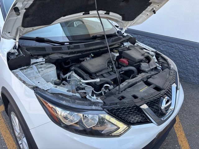 Used 2017 Glacier White Nissan S image 18