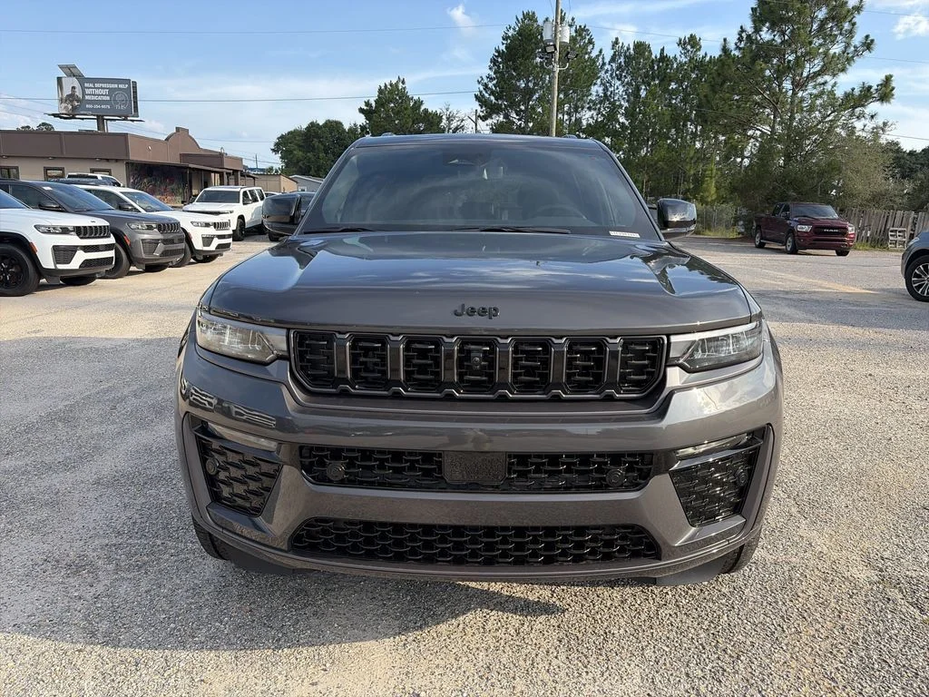 New 2026 Baltic Gray Metallic Clear-Coat Exterior Paint Jeep Limited Reserve image 8
