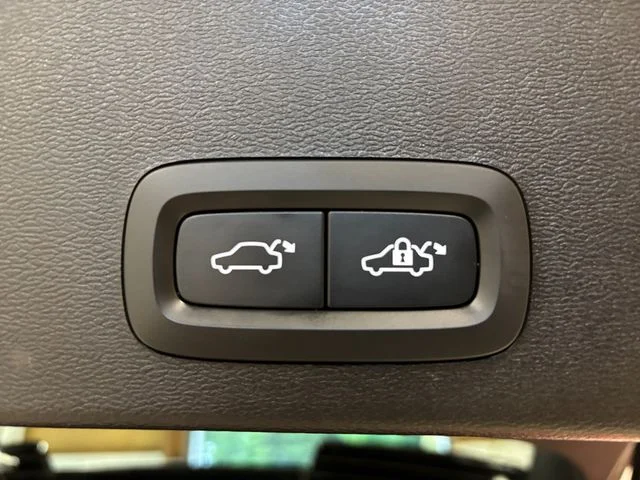 Used 2023 Black Volvo B5 Plus Dark Theme image 24