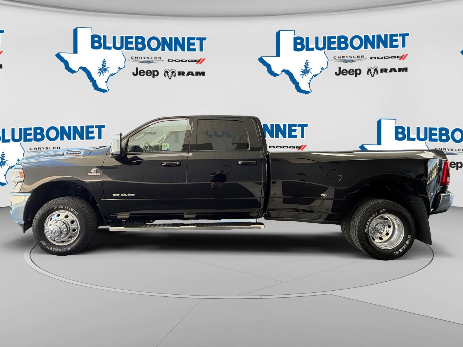 Certified Used 2024 Diamond Black Crystal Pearlcoat Ram Laramie image 8