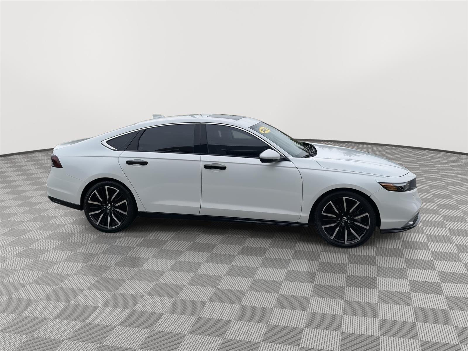 Used 2023 Platinum White Pearl Honda Touring image 16