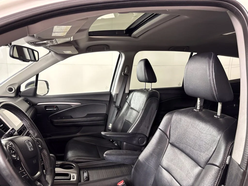 Used 2017  Honda EX-L image 28