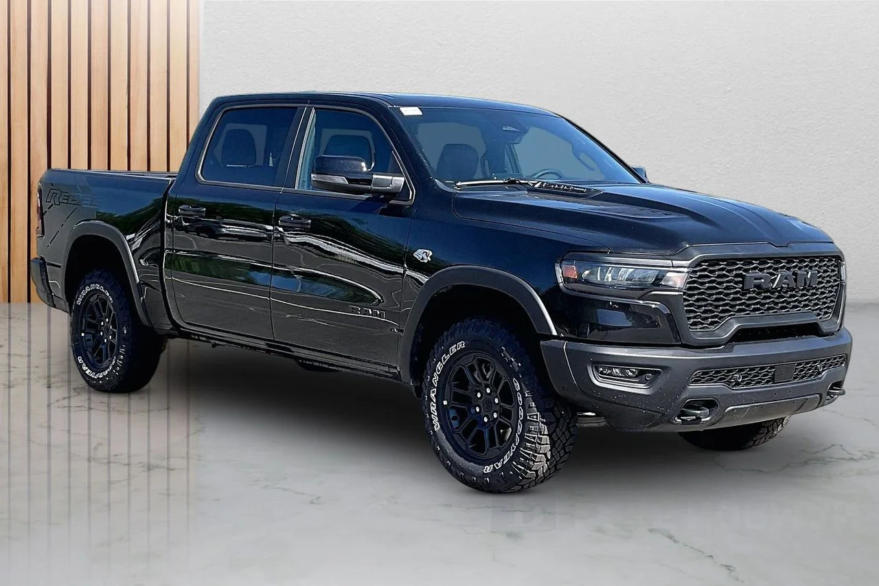 New 2026 Diamond Black Crystal Pearl-Coat Exterior Paint RAM Rebel image 2